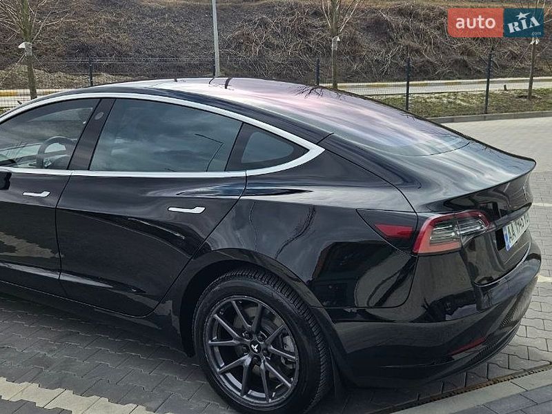 Седан Tesla Model 3 2018 в Ирпене