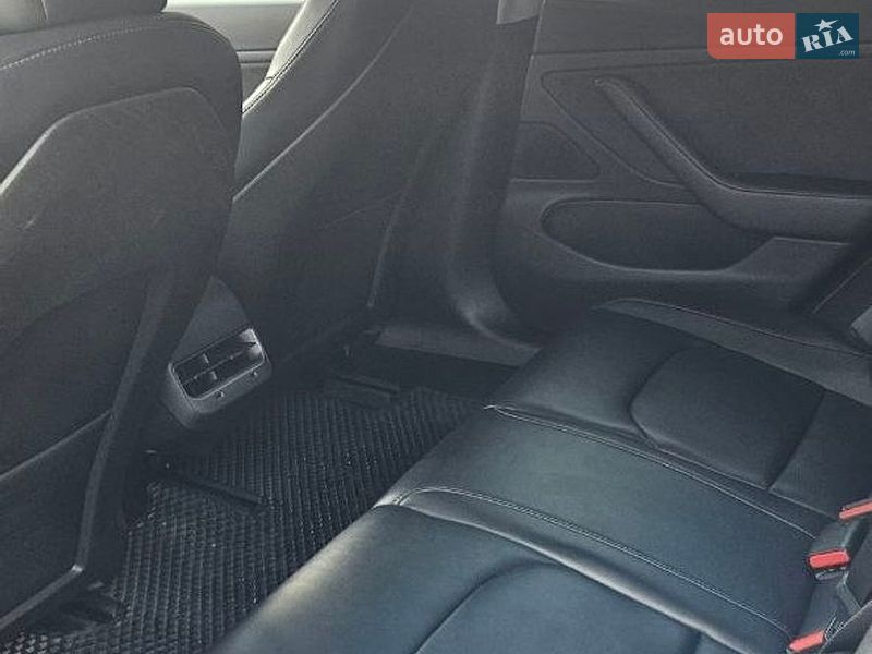 Седан Tesla Model 3 2018 в Ирпене