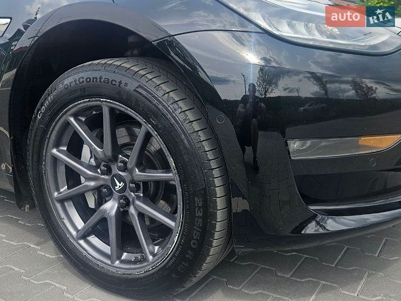 Седан Tesla Model 3 2018 в Ирпене