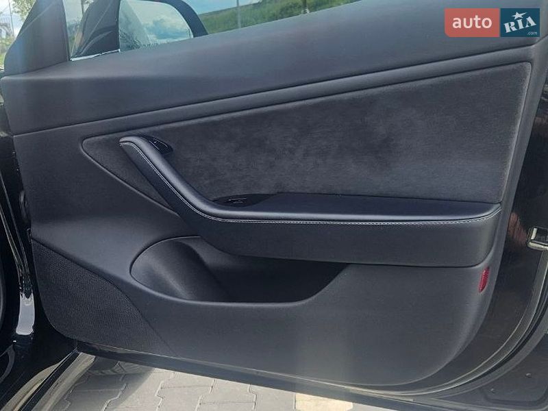 Седан Tesla Model 3 2018 в Ирпене