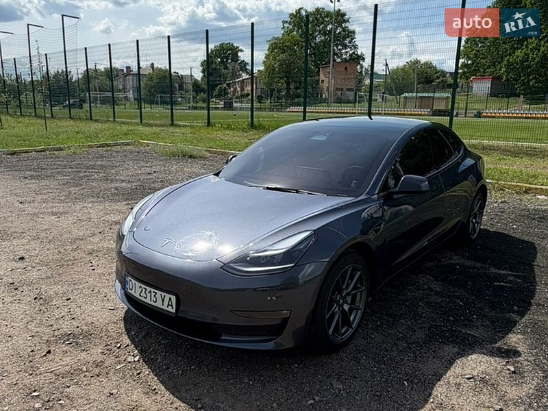 Седан Tesla Model 3 2022 в Киеве