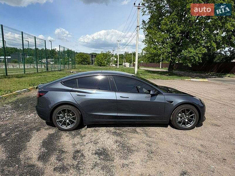 Седан Tesla Model 3 2022 в Киеве