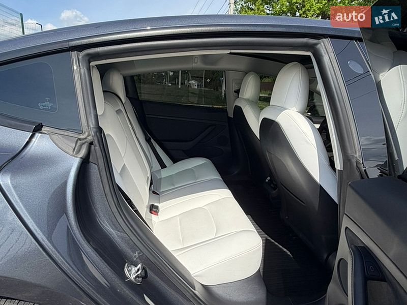 Седан Tesla Model 3 2022 в Киеве