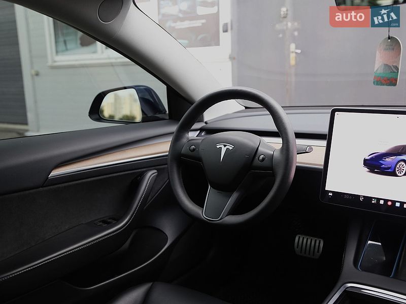 Седан Tesla Model 3 2023 в Києві