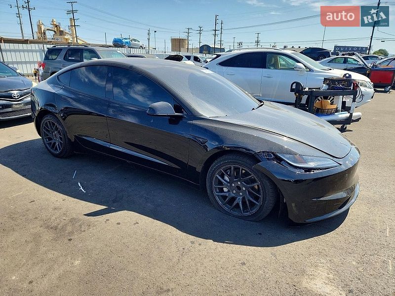 Седан Tesla Model 3 2024 в Львове