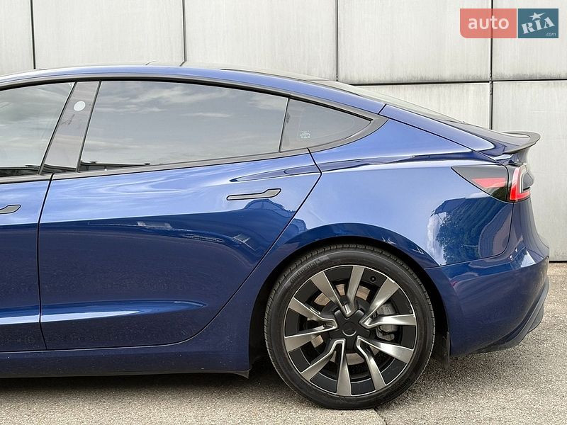 Седан Tesla Model 3 2024 в Києві