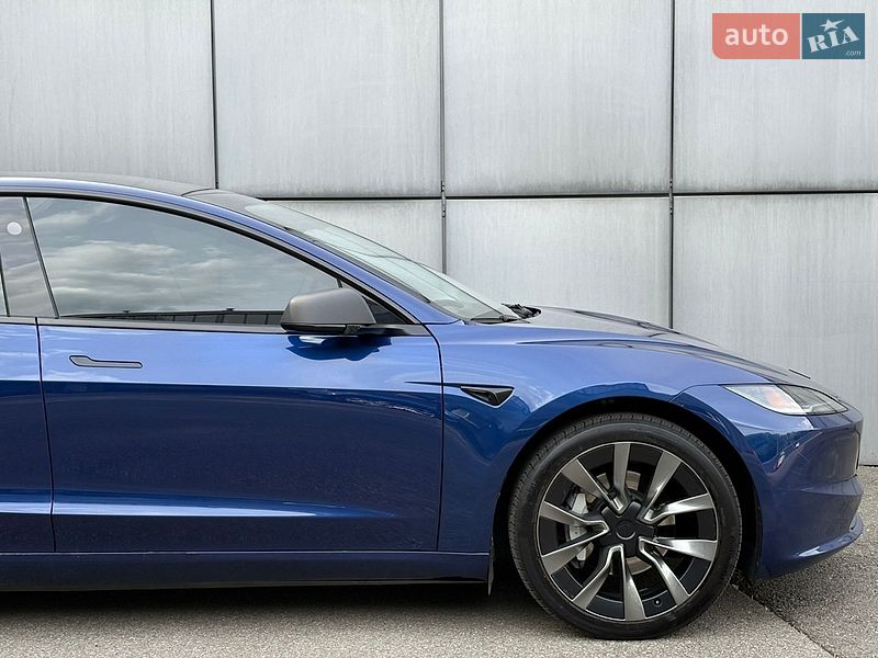 Седан Tesla Model 3 2024 в Києві