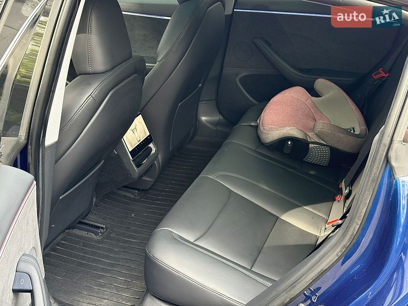 Седан Tesla Model 3 2024 в Києві
