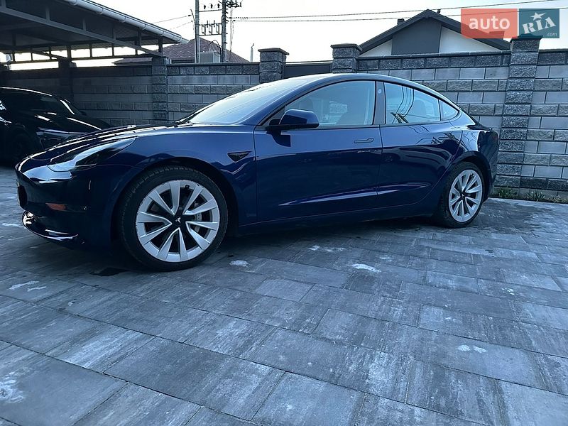 Седан Tesla Model 3 2022 в Киеве
