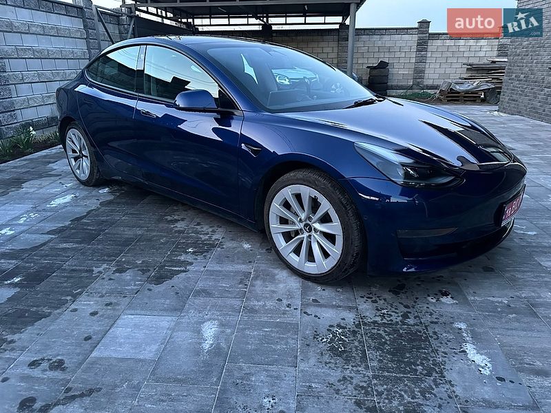 Седан Tesla Model 3 2022 в Киеве