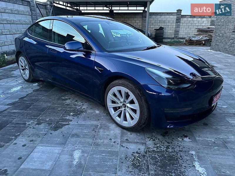 Седан Tesla Model 3 2022 в Киеве