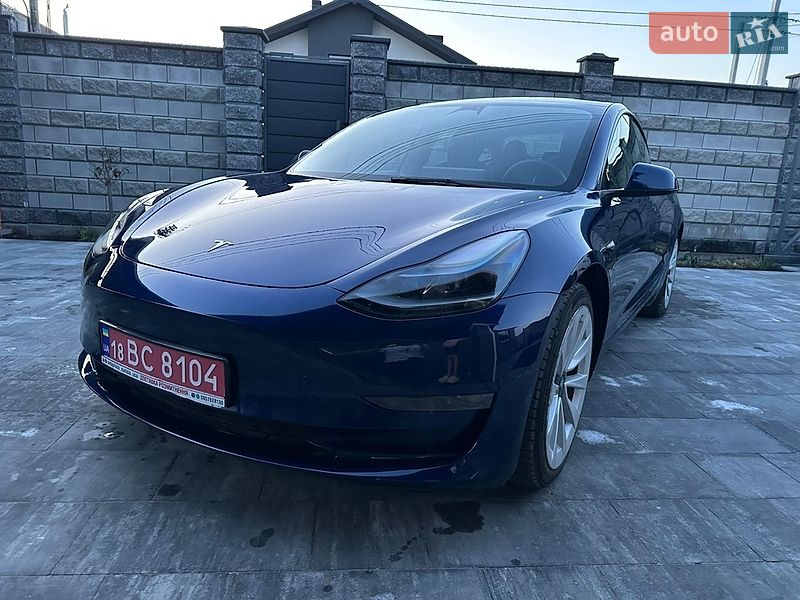 Седан Tesla Model 3 2022 в Киеве