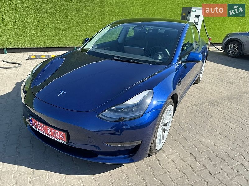 Седан Tesla Model 3 2022 в Киеве