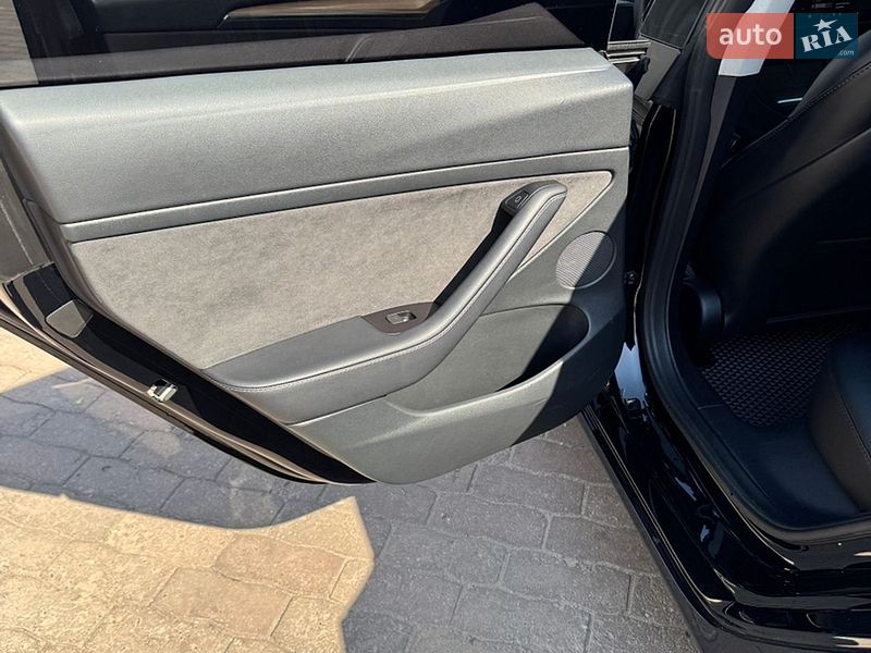 Седан Tesla Model 3 2022 в Дніпрі