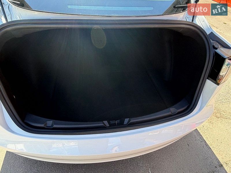 Седан Tesla Model 3 2020 в Харкові