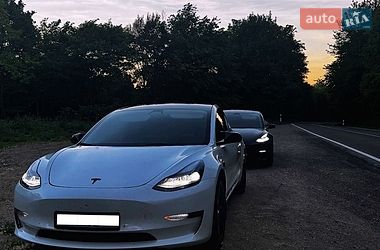 Седан Tesla Model 3 2021 в Ужгороді