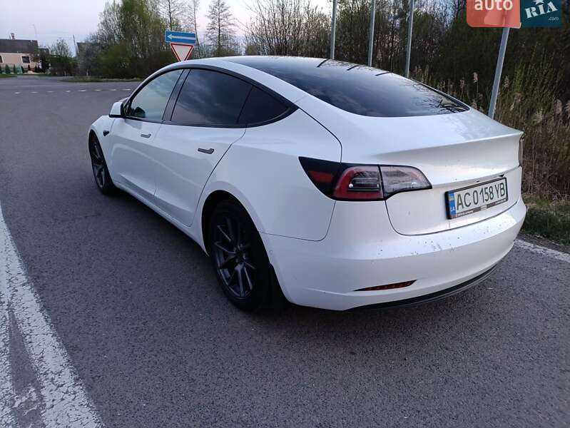 Седан Tesla Model 3 2021 в Луцке