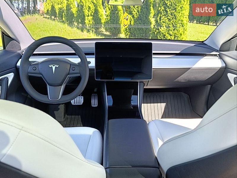 Седан Tesla Model 3 2020 в Киеве
