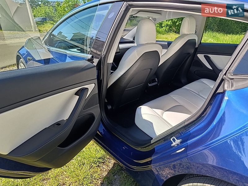 Седан Tesla Model 3 2020 в Киеве