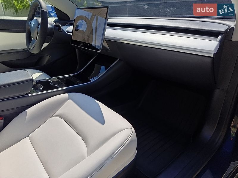 Седан Tesla Model 3 2020 в Киеве
