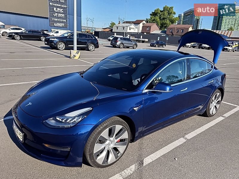 Седан Tesla Model 3 2020 в Киеве