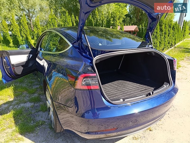 Седан Tesla Model 3 2020 в Киеве