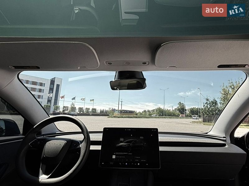Седан Tesla Model 3 2024 в Вінниці
