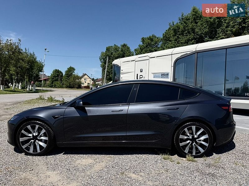 Седан Tesla Model 3 2024 в Вінниці