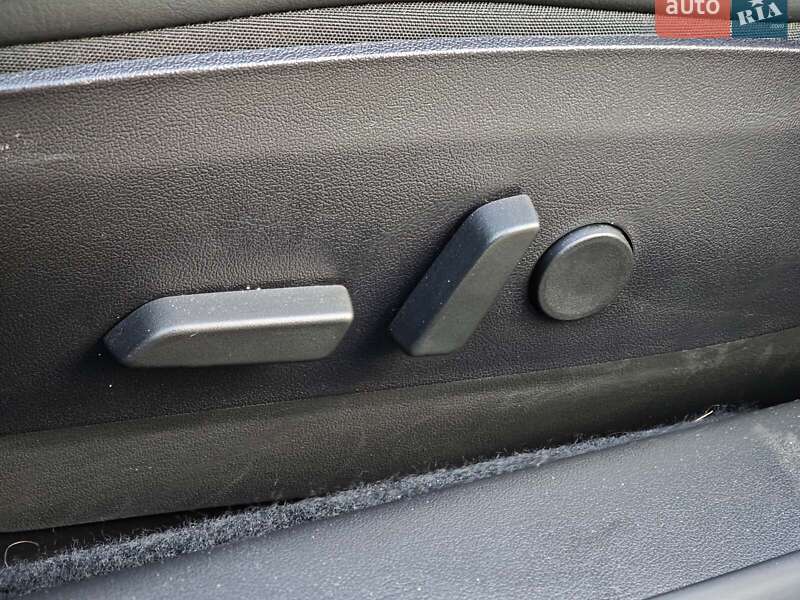 Седан Tesla Model 3 2019 в Харкові