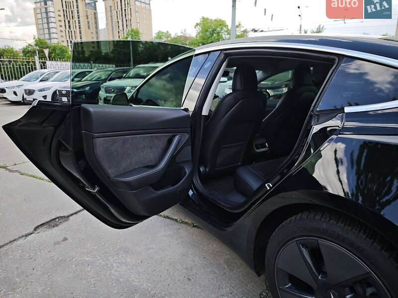 Седан Tesla Model 3 2019 в Харкові