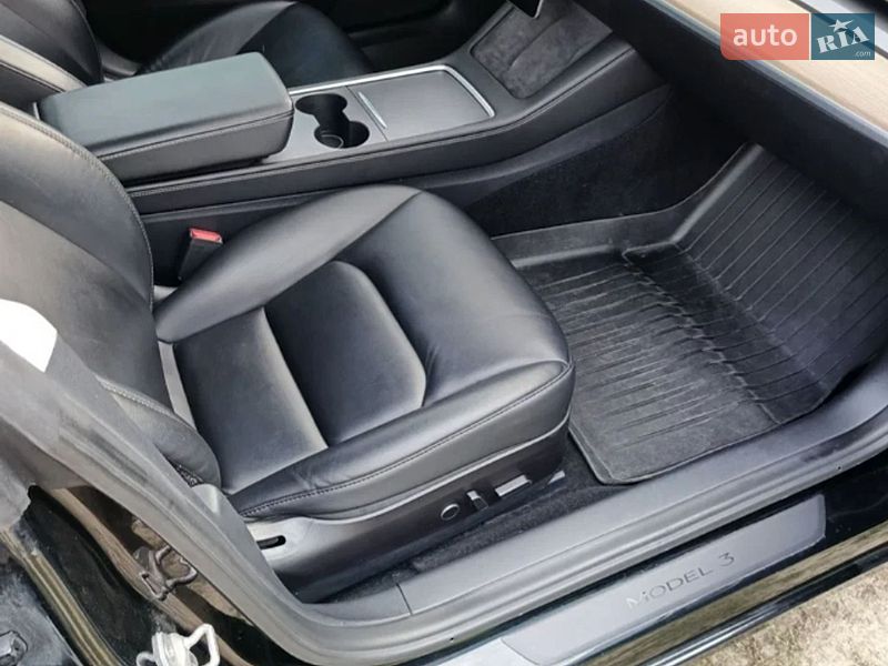 Седан Tesla Model 3 2021 в Киеве