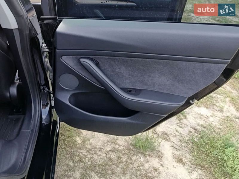 Седан Tesla Model 3 2021 в Киеве