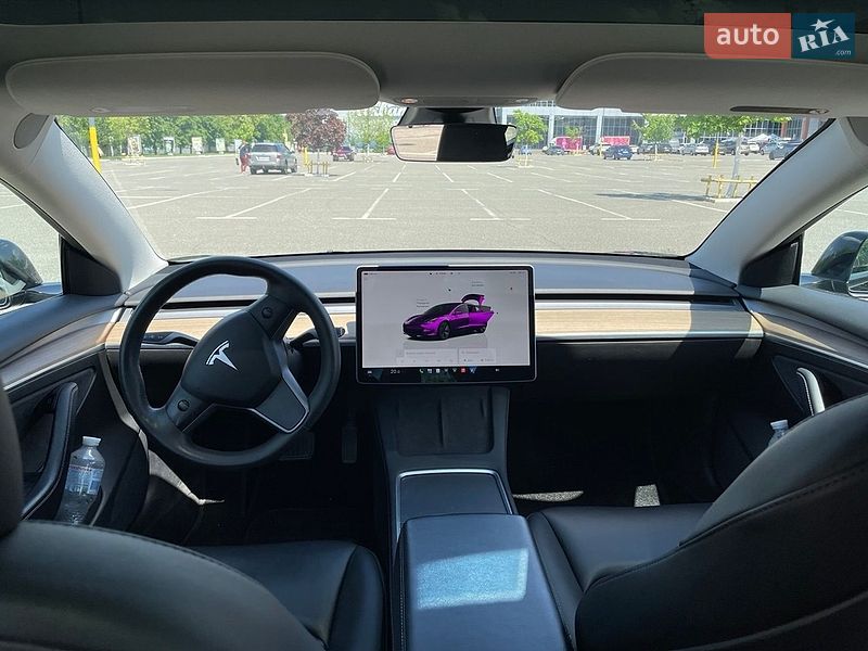 Седан Tesla Model 3 2022 в Броварах