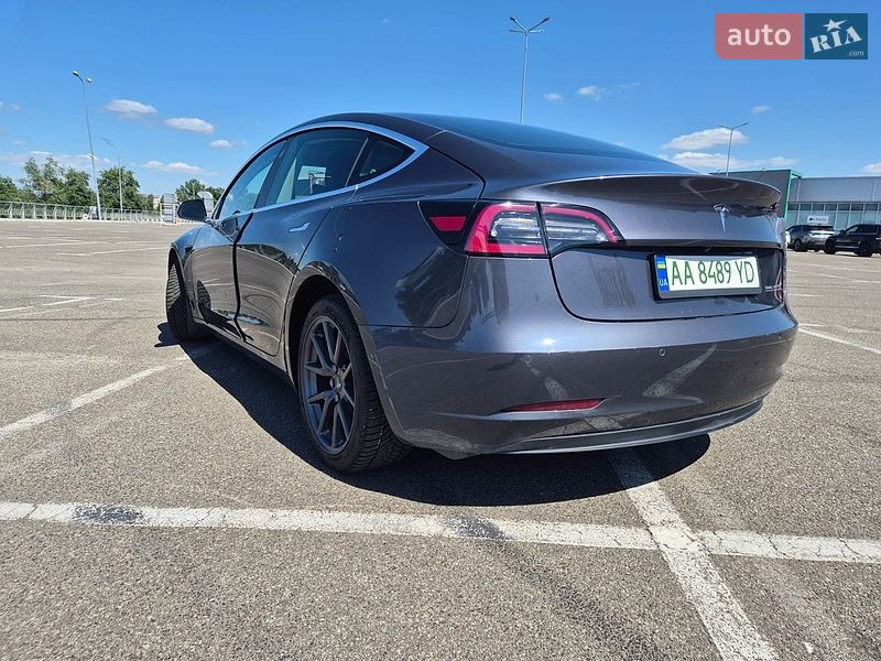 Седан Tesla Model 3 2019 в Киеве