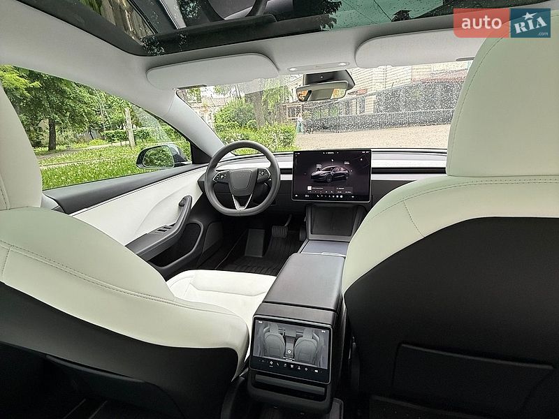 Седан Tesla Model 3 2025 в Житомирі