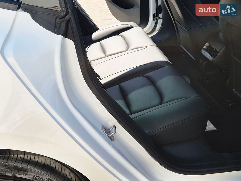 Седан Tesla Model 3 2022 в Виннице фото 28 Седан Tesla Model 3 2022 в Виннице