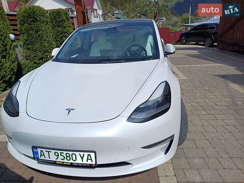 Седан Tesla Model 3 2022 в Ивано-Франковске