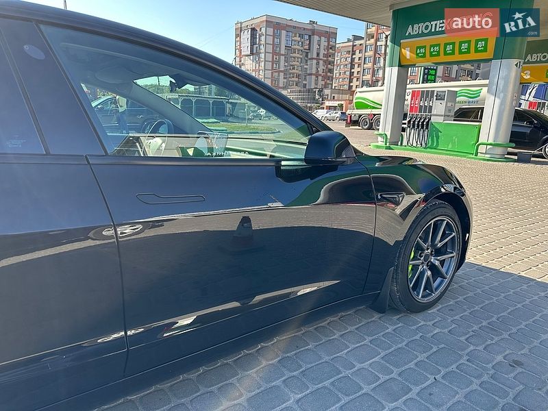 Седан Tesla Model 3 2022 в Тернополе