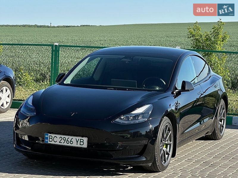Седан Tesla Model 3 2022 в Тернополе