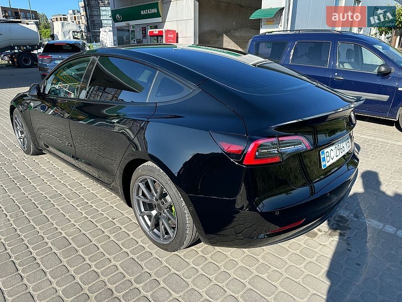 Седан Tesla Model 3 2022 в Тернополе