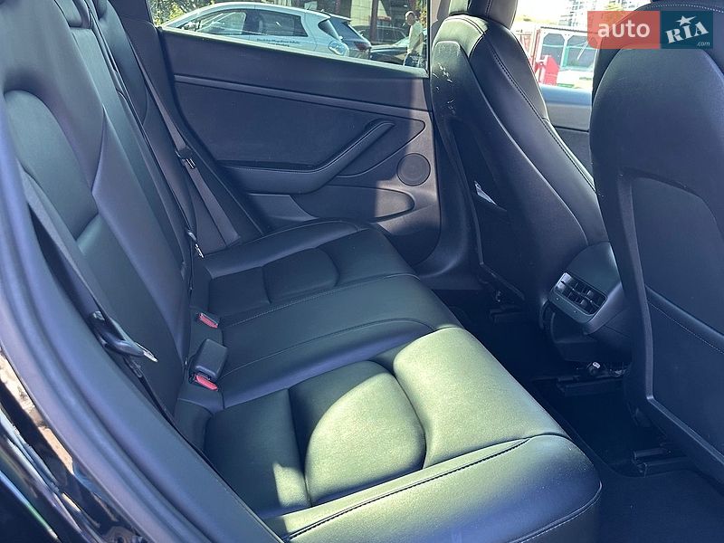 Седан Tesla Model 3 2022 в Тернополе