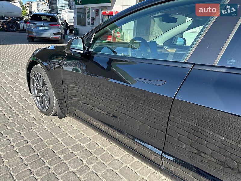 Седан Tesla Model 3 2022 в Тернополе