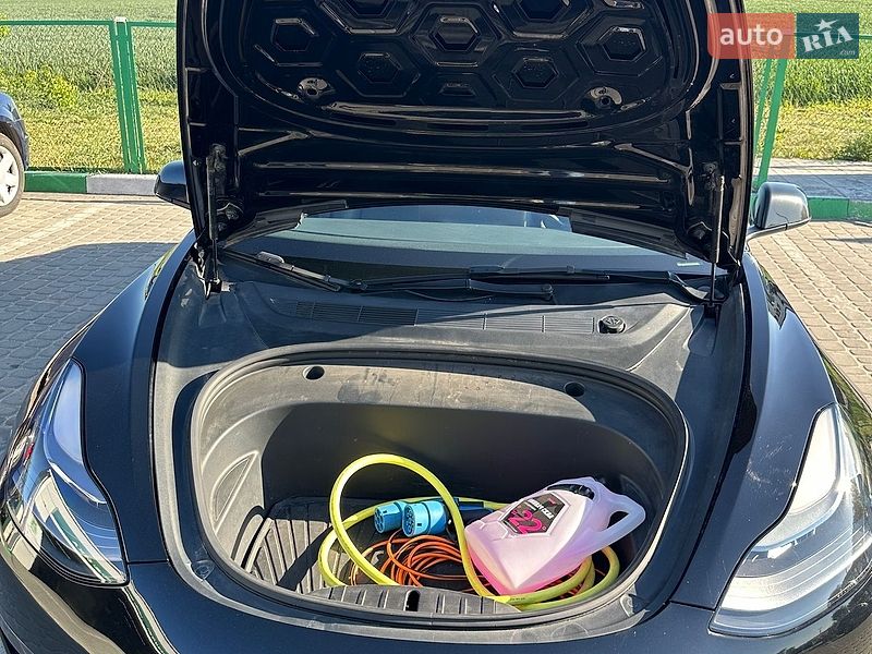 Седан Tesla Model 3 2022 в Тернополе