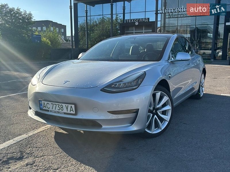 Седан Tesla Model 3 2018 в Луцке