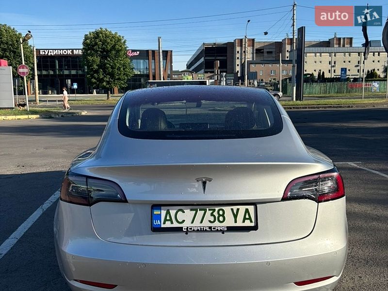 Седан Tesla Model 3 2018 в Луцке