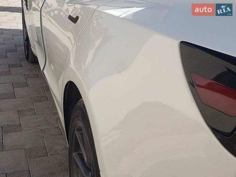 Седан Tesla Model 3 2022 в Збараже