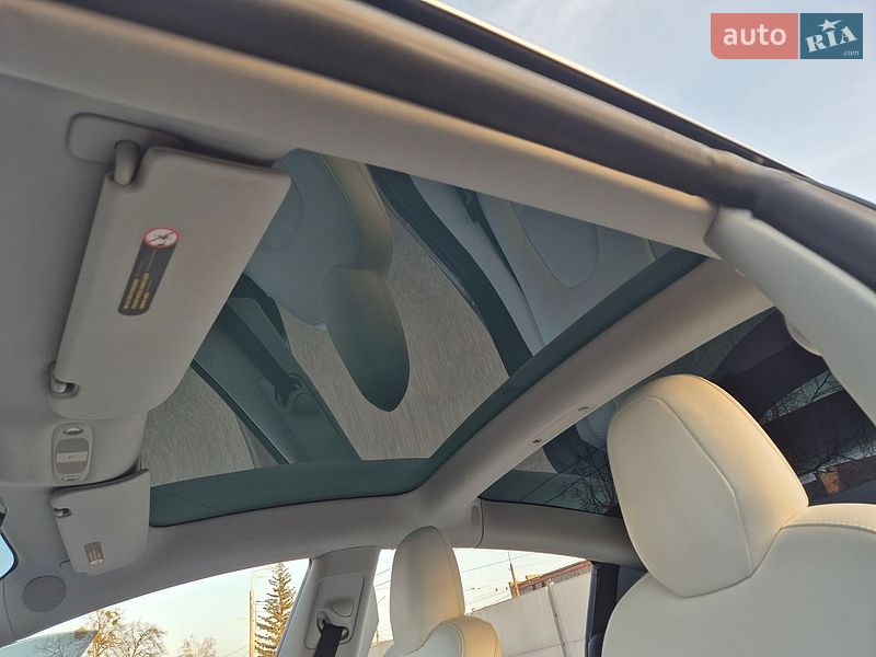 Седан Tesla Model 3 2019 в Киеве