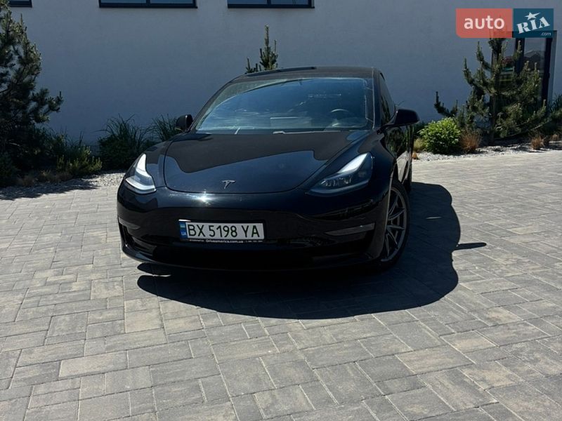 Седан Tesla Model 3 2021 в Луцке