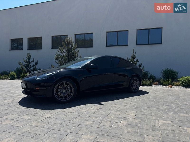 Седан Tesla Model 3 2021 в Луцке