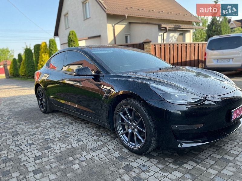 Седан Tesla Model 3 2022 в Луцке